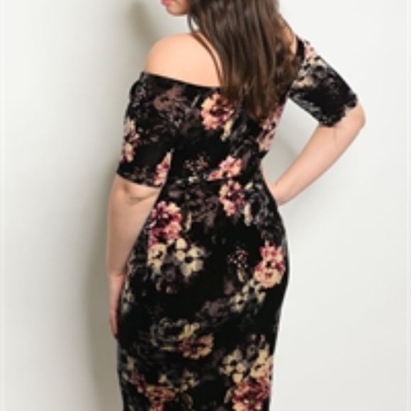 ✨PLUS SIZES VELVET FLORAL PRINT DRESS - Picture 2 of 5